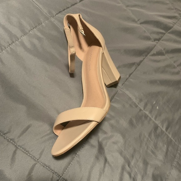 Madden girl Women's Open Toe Ankle Strap Block Chunky Heels Sandals, Nude - Picture 9 of 12